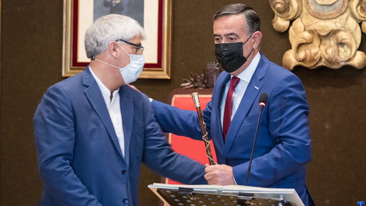 Luis Cuesta y Antonio Pardo en el pleno de la investidura.-GONZALO MONTESEGURO
