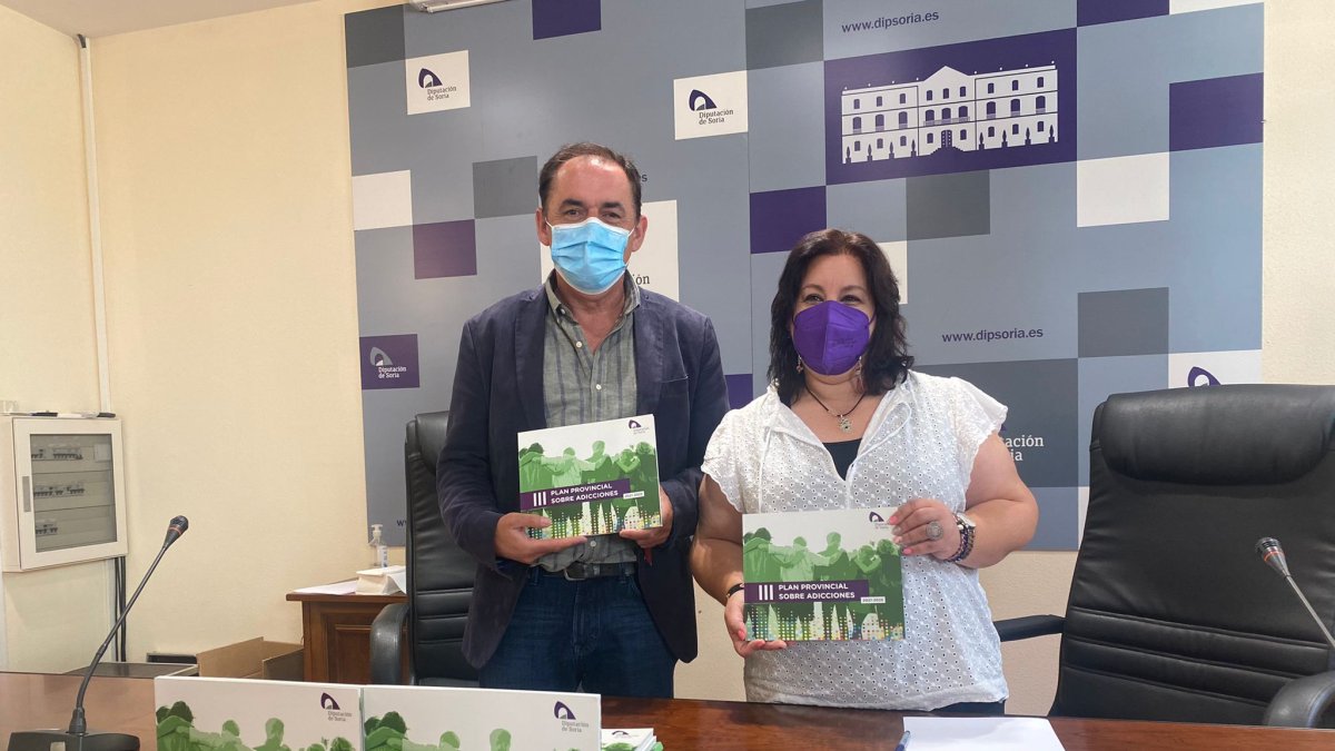 Benito Serrano y Eva Muñoz presentan el III Plan Provincial sobre Drogas. HDS