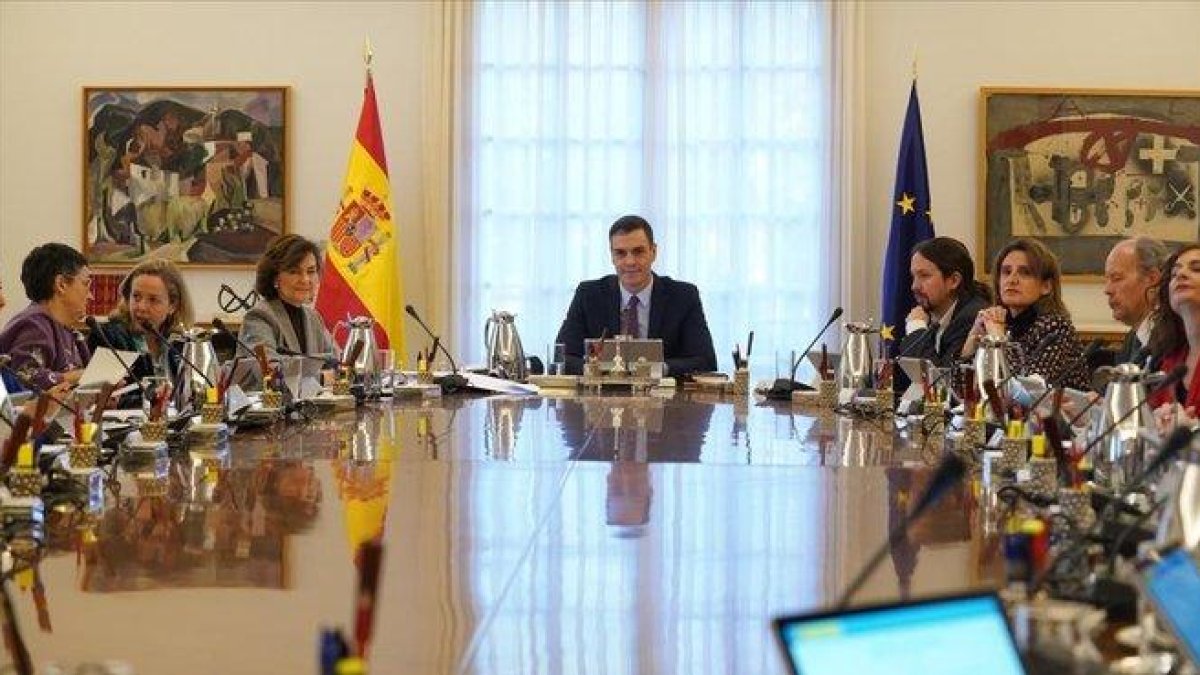 Pedro Sánches preside la primera reunión del Consejo de Ministros del nuevo Gobierno.-DAVID CASTRO