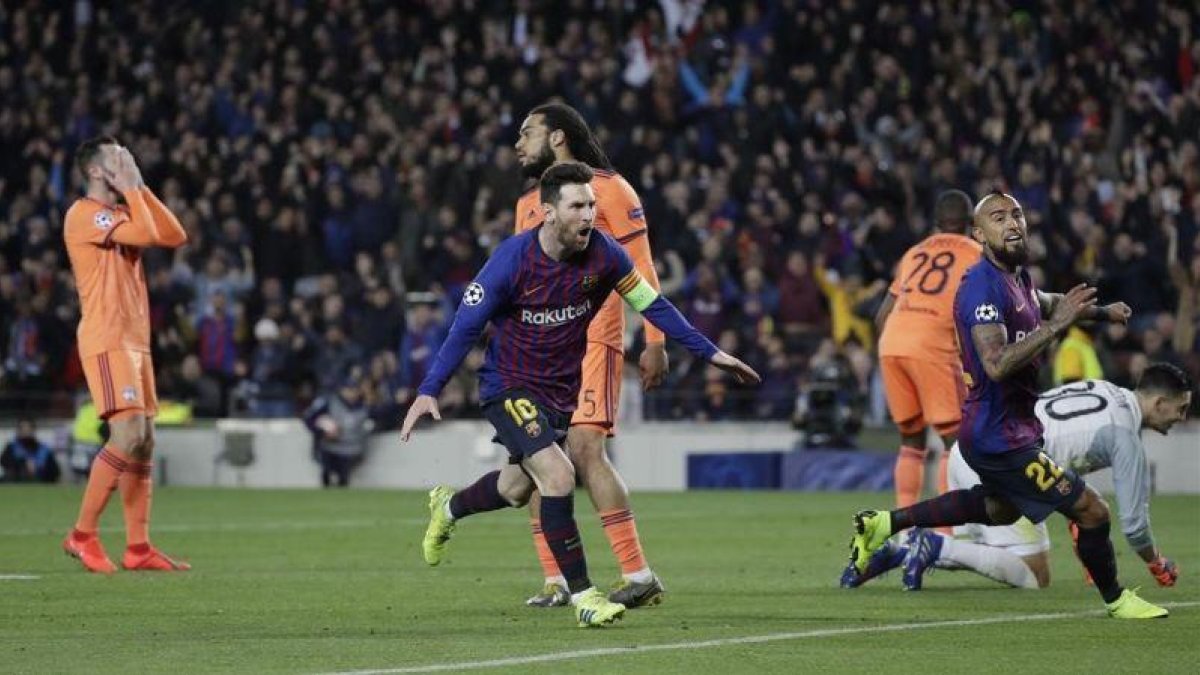 Imagen del Barça-Olympique de Lyón de octavos de la Champions.-AP / EMILIO MORENATTI