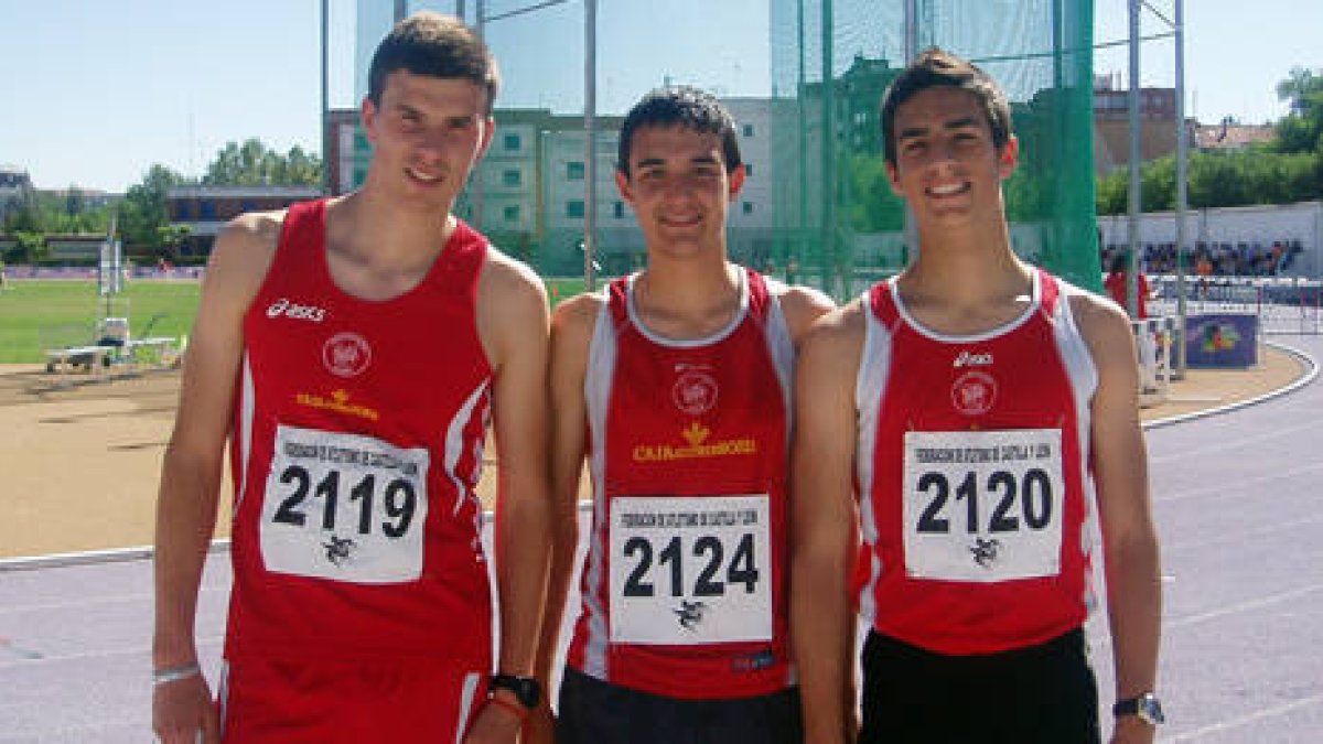 Ignacio del Buey, primero por la izquierda, fue cuarto en el 800 en el Nacional Juvenil. -