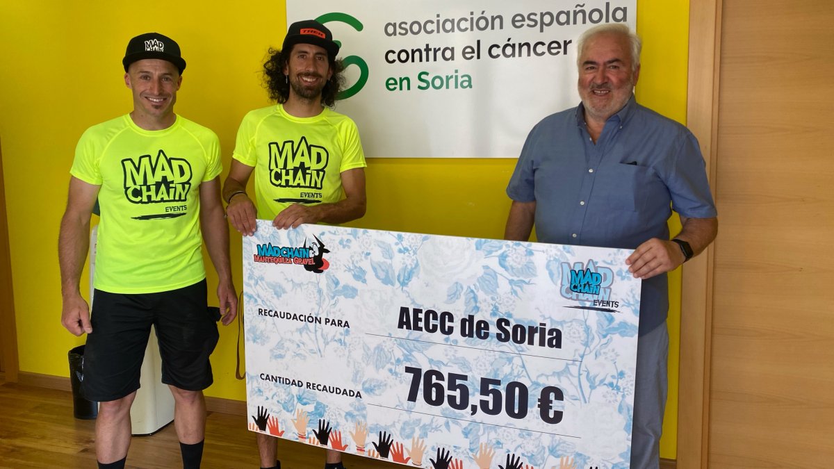 Entrega de lo recaudado a la AECC.-HDS