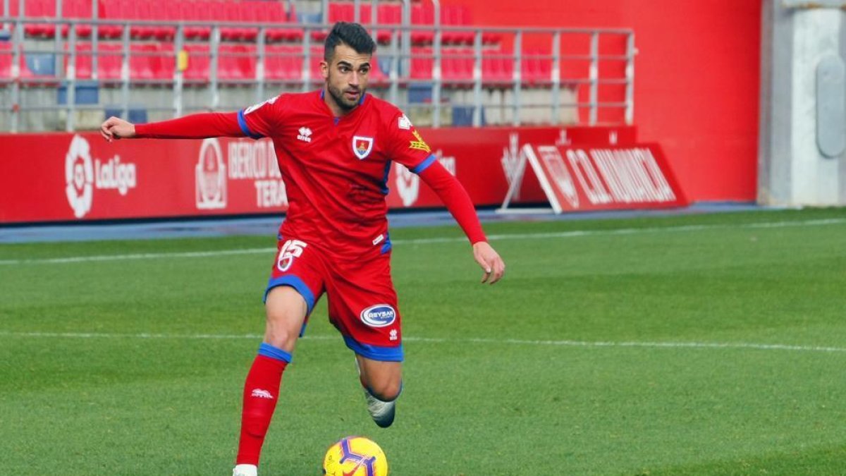 Alain Oyarzun podría ser la única novedad en el once del Numancia que juegue hoy en Riazor ante el Deportivo.-Mario Tejedor