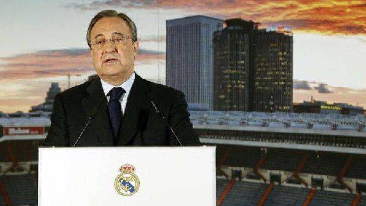 El presidente del Madrid, Florentino Pérez, durante un acto en el Santiago Bernabéu.-Foto: JUAN MANUEL PRATS