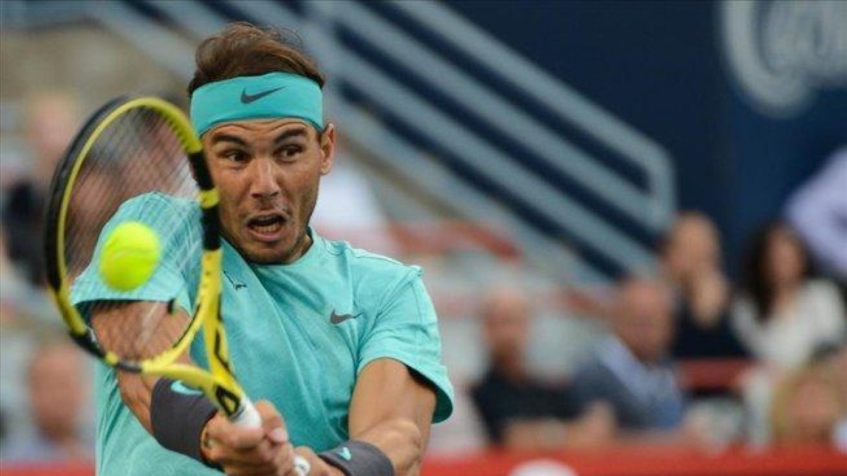 El  mallorquín Rafa Nadal devuelve un golpe de revés en Montreal.-
