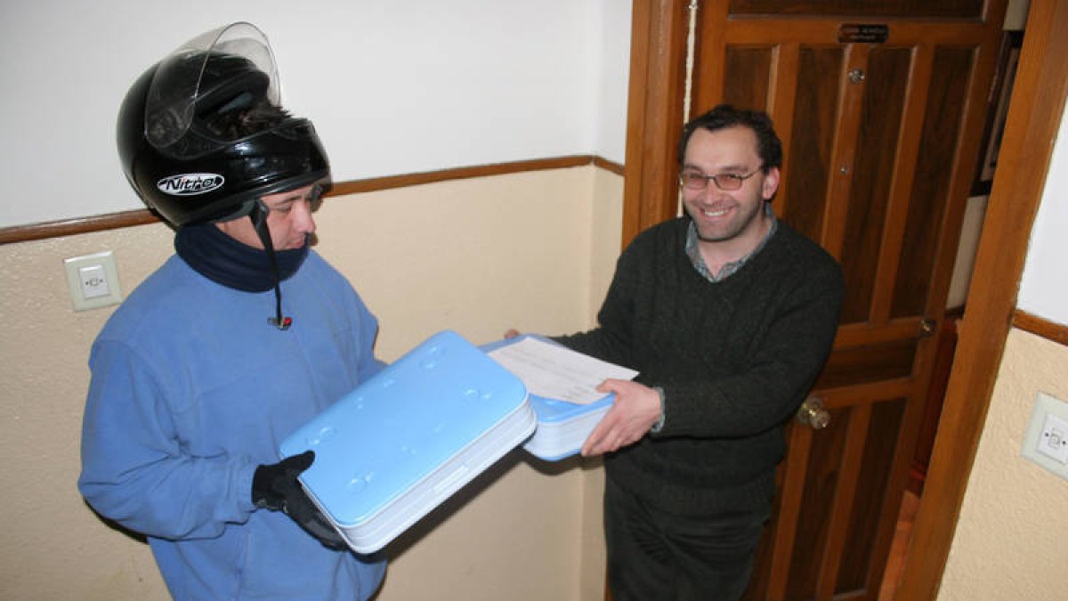 Imagen de archivo de 2007, año en el que empezó a funcionar el servicio de comida a domicilio. / ÚRSULA SIERRA-