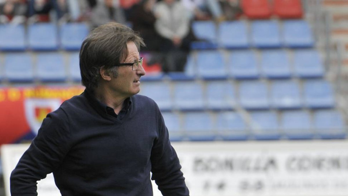 El entrenador del Numancia, Juan Antonio Anquela.-DIEGO MAYOR