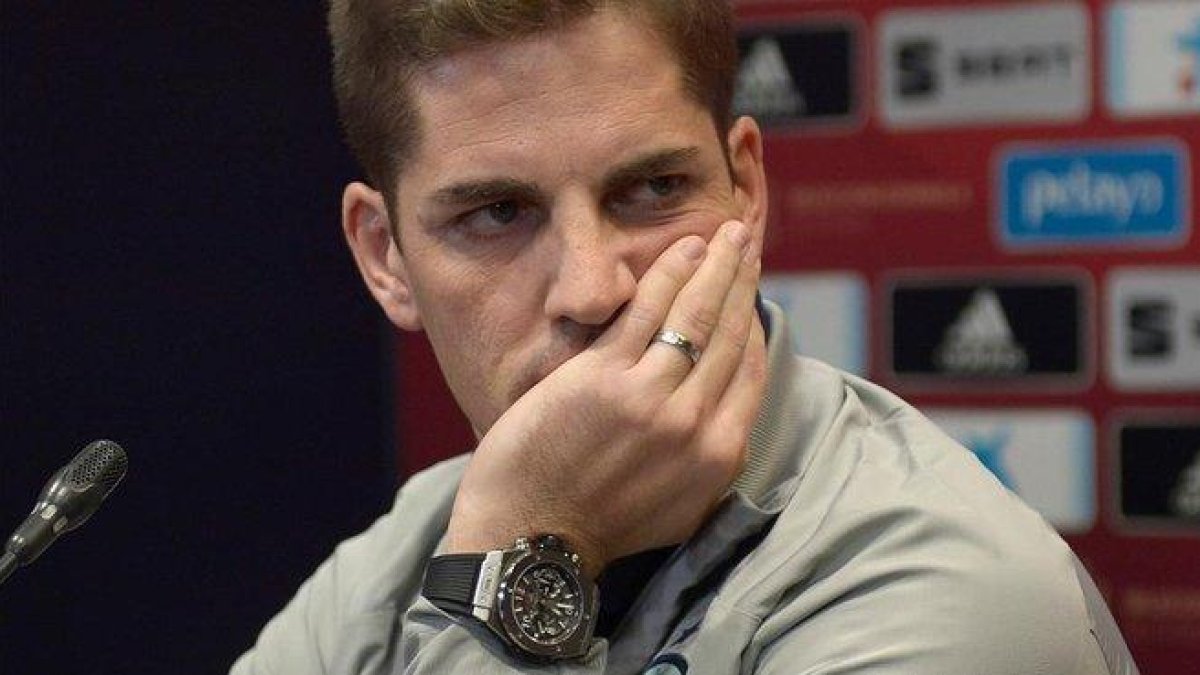 Robert Moreno en rueda de prensa con la selección española.-AFP / CRISTINA QUICLER