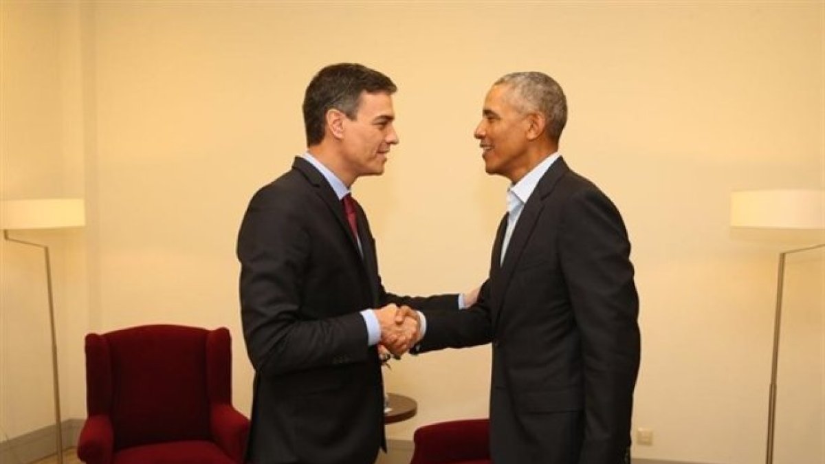 El presidente del Gobierno, Pedro Sánchez, junto al expresidente estadounidense Barack Obama.-TWITTER
