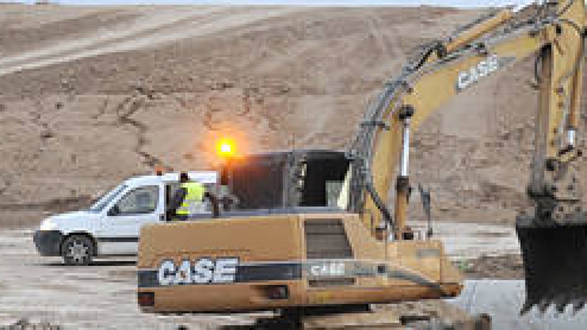 Obras en la autovía.-
