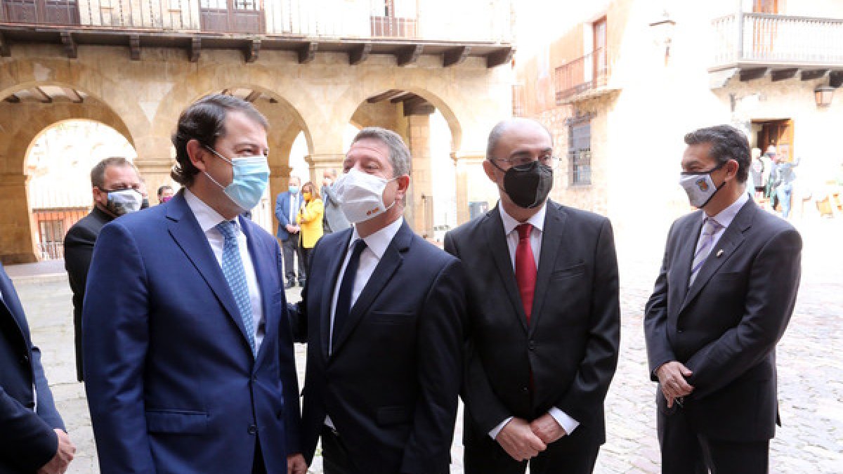 Los presidentes autonómicos Mañueco, Page y Lambán en una cumbre entre las tres Comunidades. HDS
