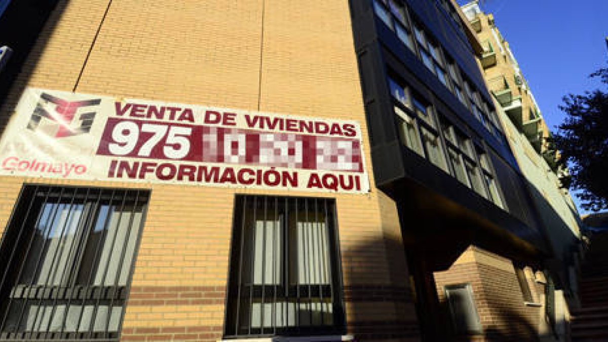 Un bloque de viviendas en la capital. / A.M.-