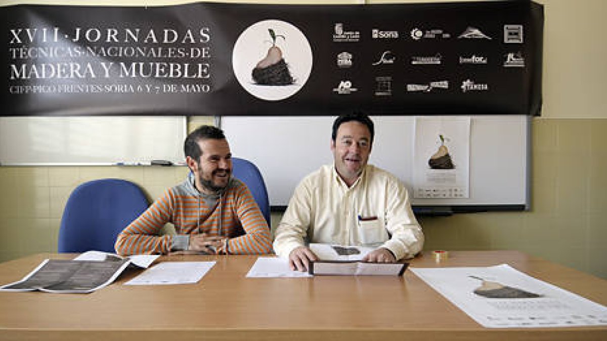 De izquierda a derecha, los organizadores de las jornadas José Miguel Díez y Óscar Sánchez. / ÁLVARO MARTÍNEZ-