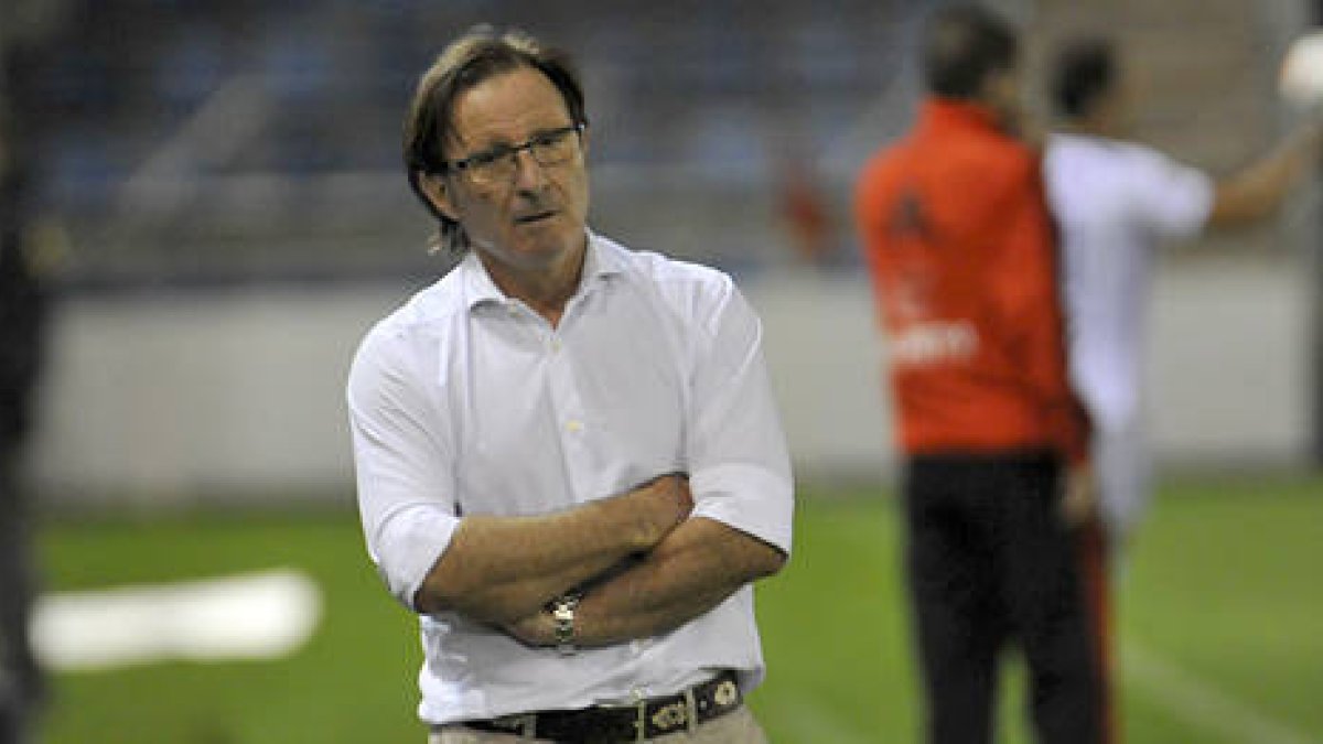 El técnico del equipo soriano Juan Antonio Anquela. / DIEGO MAYOR-