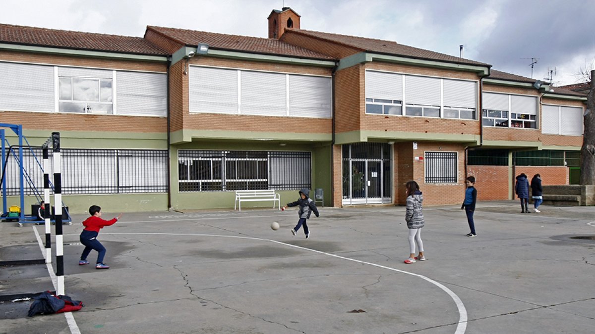 Aulas del CRA Rio Izana en Tardelcuende.-MARIO TEJEDOR