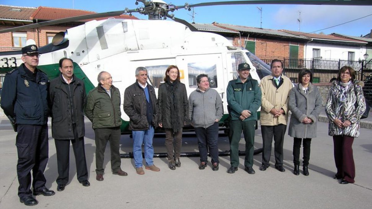 Autoridades y participantes en la presentación, ayer, del Plan director para la convivencia y mejora de la seguridad en los centros educativos.-CEDIDA