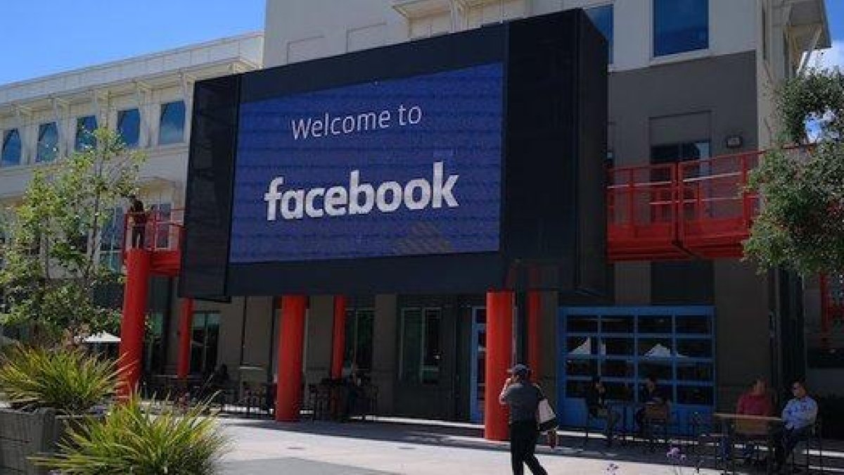 Fachada de la sede de Facebook en Menlo Park, California, EEUU.-