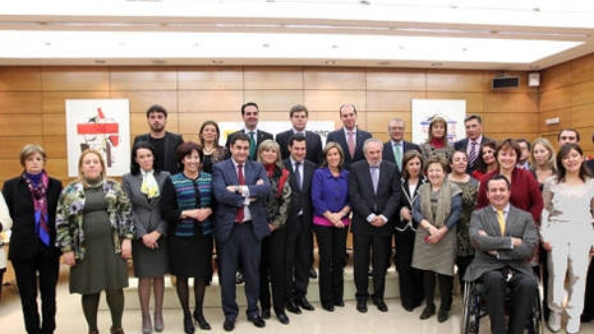 Mato junto a los asistentes al Consejo Territorial de Servicios Sociales. ICAL-