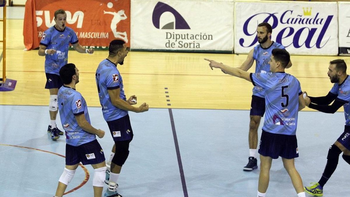 Los jugadores del Río Duero, en el partido de este sábado en Los Pajaritos.-LUIS ÁNGEL TEJEDOR