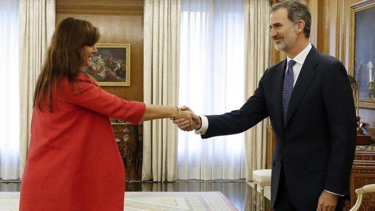 Laura Borràs y Felipe VI, este miércoles en la Zarzuela.-EFE