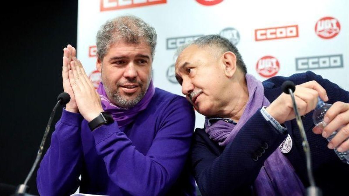Los secretarios generales de CCOO, Unai Sordo, y UGT, Pepe Álvarez, durante su comparecencia en rueda de prensa antes de la manifestación con motivo del Primero de Mayo.-CHEMA MOYA (EFE)