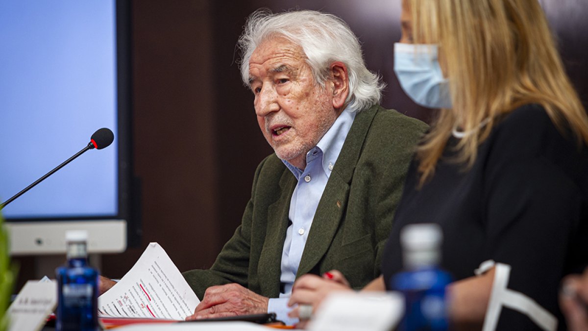 Manuel Nuñez Encabo, reelegido vicepresidente de la Asociación de Exdiputados y Exsenadores. MARIO TEJEDOR