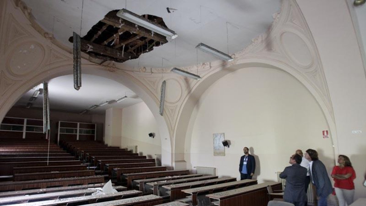 Una de las numerosas salas que conforman los edificios del CUS.-L.A.T.