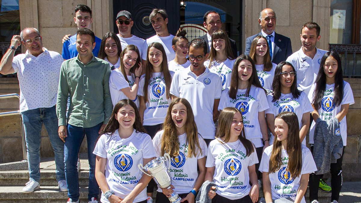 Homenaje en Diputación a Langa y al San José B. MARIO TEJEDOR