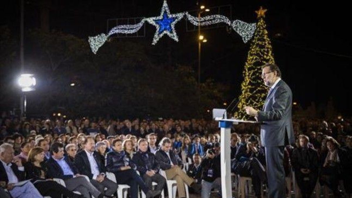 Mariano Rajoy pronuncia su discurso electoral, ayer en Orihuela.-EFE