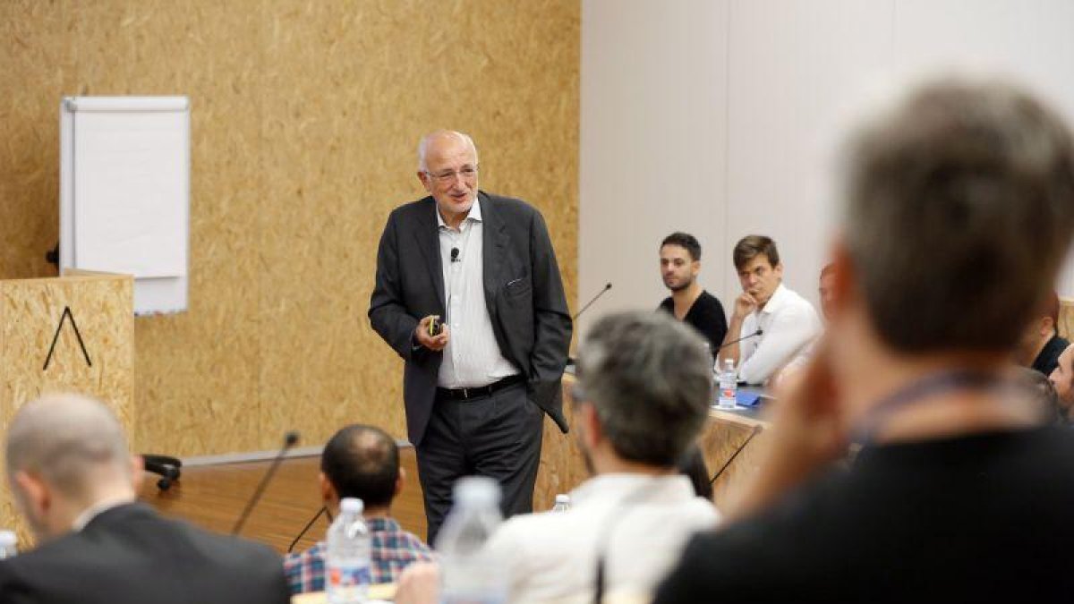 Juan Roig da la bienvenida los emprendedores seleccionados por Lanzadera para el curso 2016-17.-EL PERIÓDICO