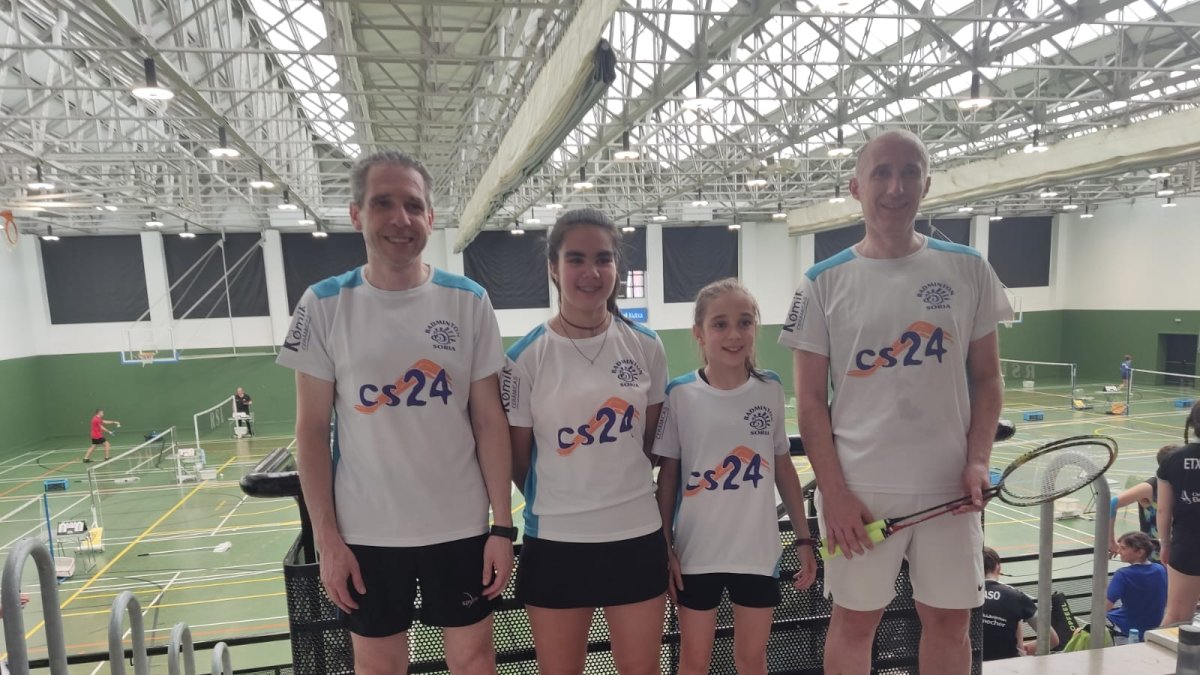 Los sub 15 y los seniors del CB Soria en la cita de Vitoria. HDS
