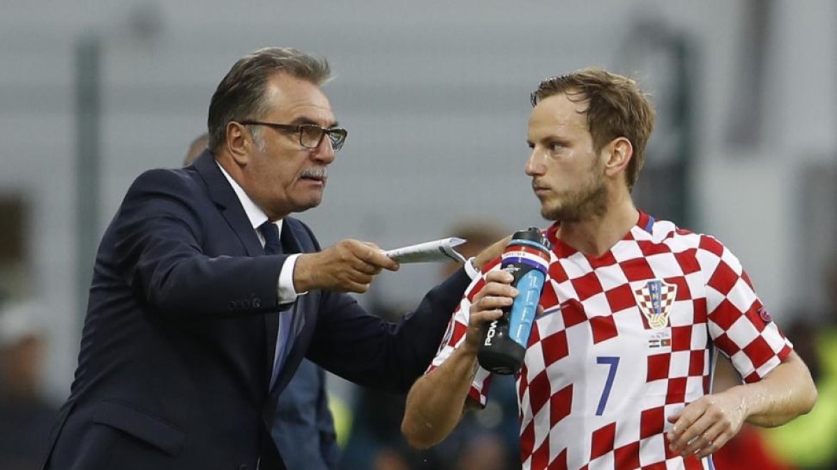 Rakitic, durante el partido Croacia-Portugal, en la Eurocopa.-Lee Smith / REUTERS