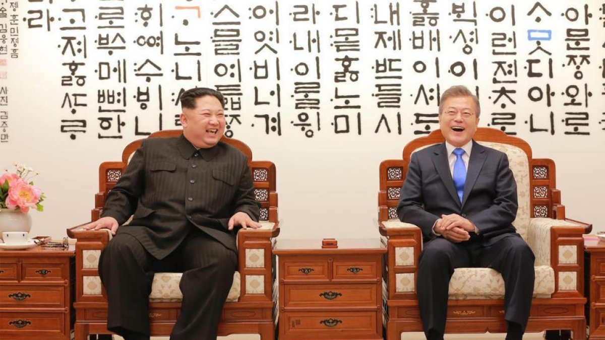 Kim Jong-un y Moon Jae-in, durante el encuentro del pasado 27 de abril. / STR (AFP)-/ STR (AFP)