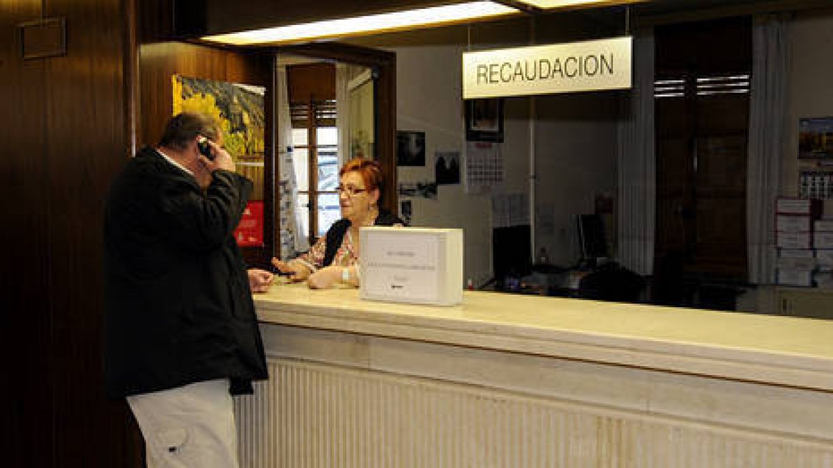 El servicio de recaudación del Ayuntamiento de Soria. / VALENTÍN GUISANDE-