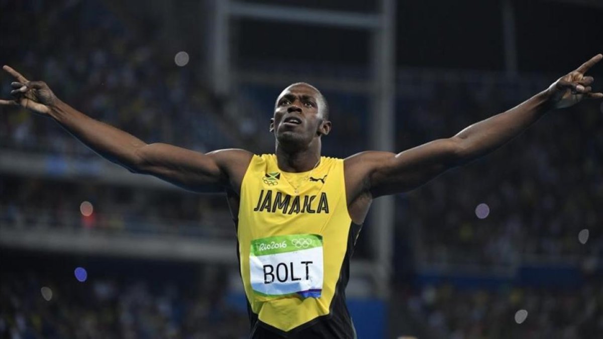 Bolt celebra la victoria en la final de 200 metros.-EFE / FRANCK ROBICHON