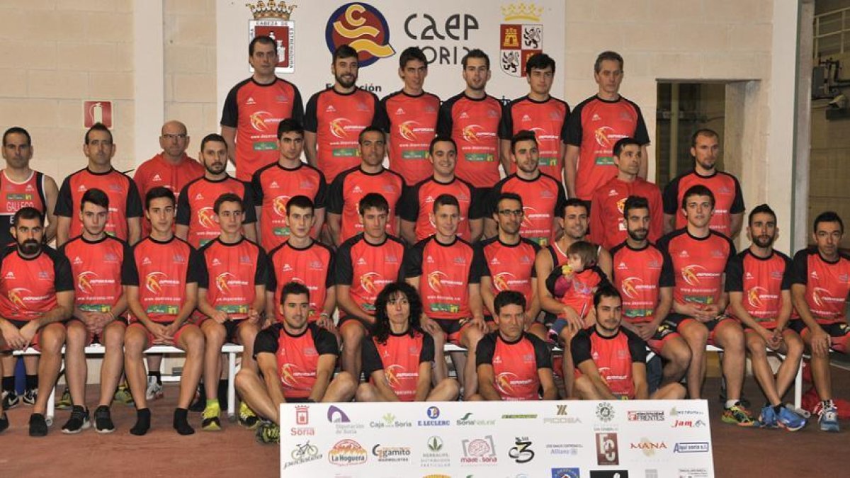 Foto de familia del Triatlón Soriano Deporama Joven In-Valentín Guisande
