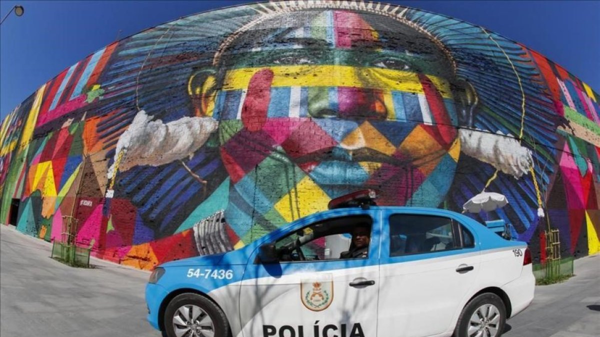 Un coche de la policía brasileña en Río de Janeiro.-EFE / NIC BOTHMA