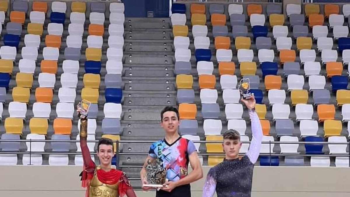 Héctor Díez en los más alto del podio como campeón en la capital maña. HDS