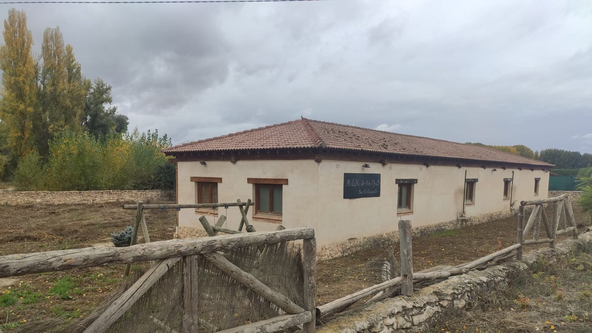 Sobre estas lineas el parque que se pretende reconvertir en una zona de aprovechamiento de la naturaleza. A.H.