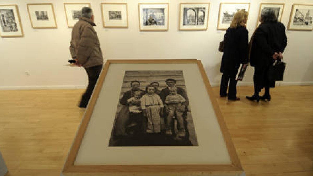 Exposición ‘La memoria del tiempo’, en la inauguración ayer en el Gaya Nuño. / ÚRSULA SIERRA-