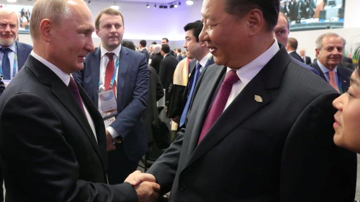 Putin y Xi Jingpin se saludan durante la cumbre del G2'-REUTERS