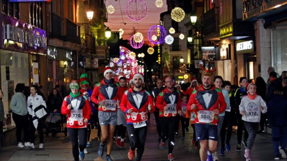 Edición de la Carrera de Navidad celebrada en 2019 en la que se llegó a los 1.800 inscritos. HDS