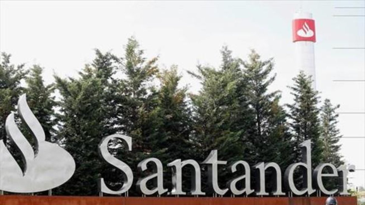 La sede central del Banco Santander, en la localidad madrileña de Boadilla del Monte.-DAVID CASTRO
