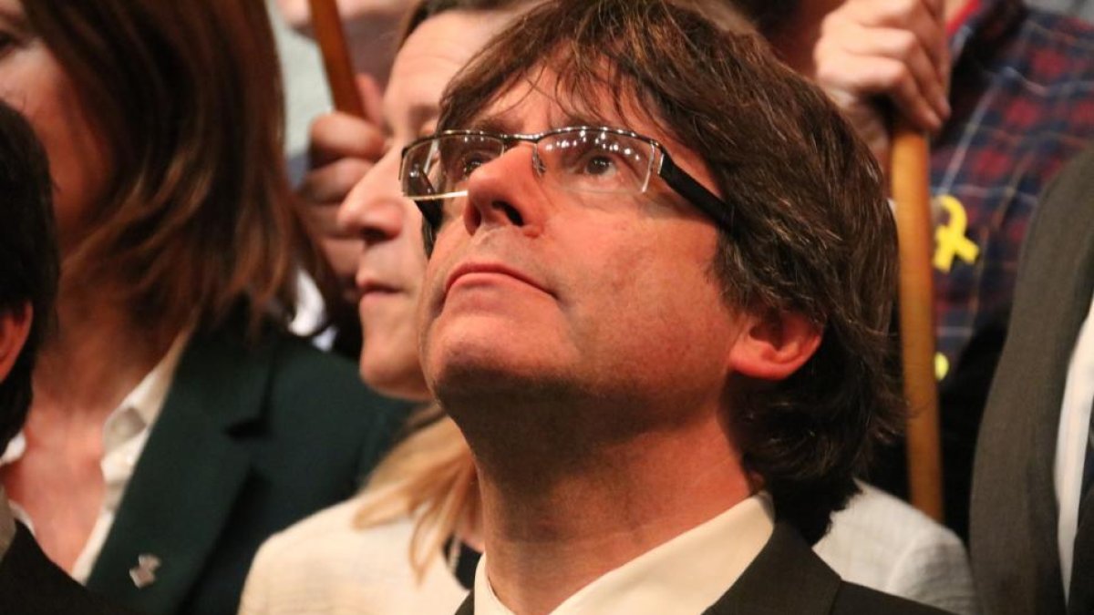 El expresident Puigdemont ha sido acompañado a Bruselas por un agente de los Mossos dEsquadra. /-LAURA POUS (ACN)