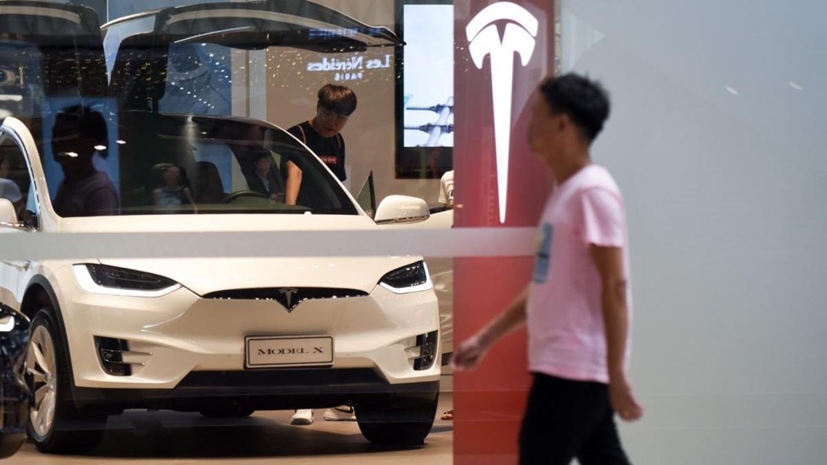 Concesionario de Tesla en Pekín (China).-WANG ZHAO (AFP)