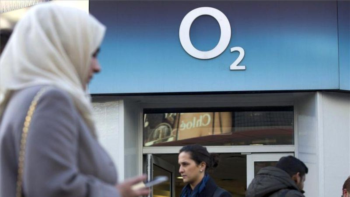 Una tienda de O2 en Londres.-AFP / JUSTIN TALLIS