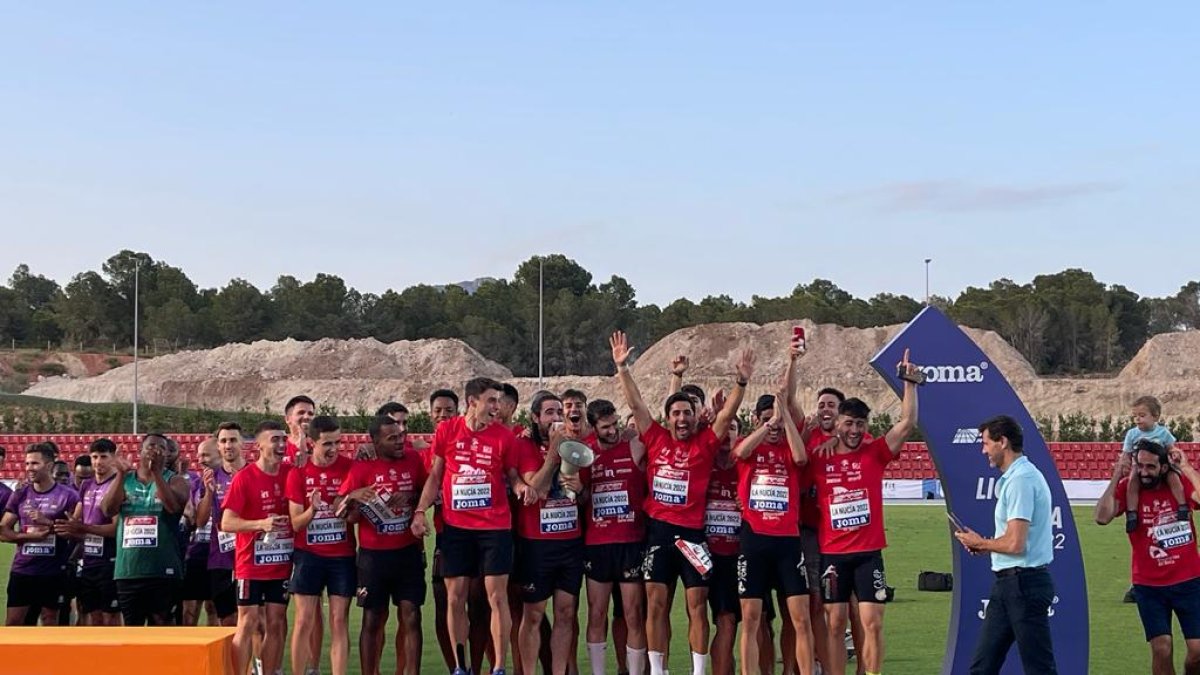 El Atletismo Numantino en el podio como el tercer mejor equipo de España. HDS