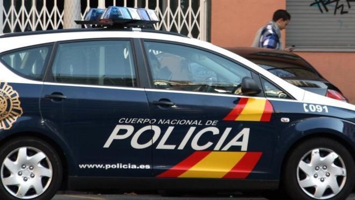 Un coche de Policía Nacional.-