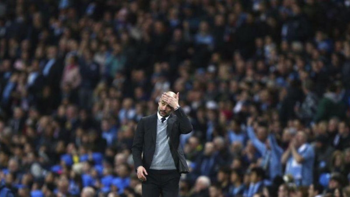 Guardiola, durante el partido del City ante el Mónaco.-AP / Dave Thompson