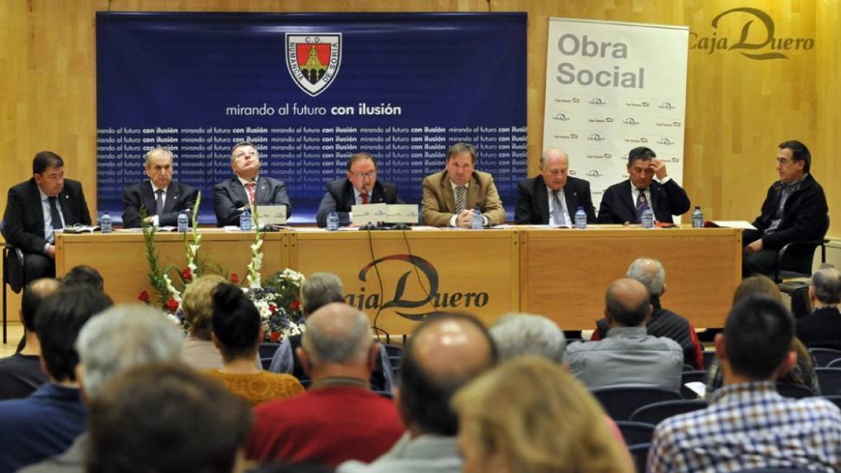 Los consejeros del Numancia en la Junta de Accionistas.-Valentín Guisande